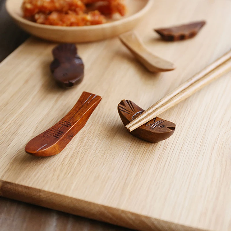 1Pc Japanese Natural Wooden Pant/Fish Shape Chopstick Rest Spoon Fork Knife Holder Dinner Table Decorative Chopsticks Holder