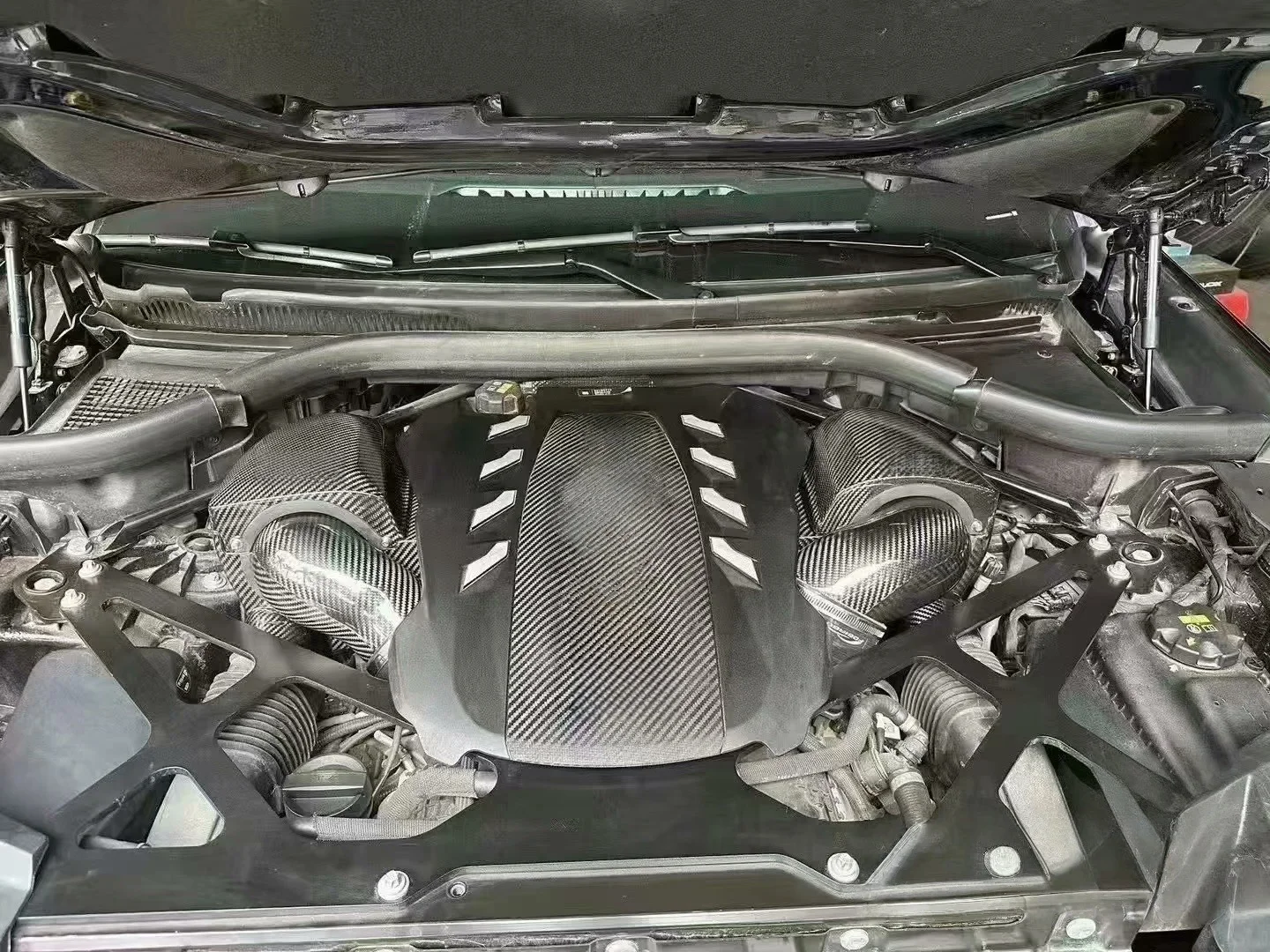 نظام مدخل هواء بارد 20-22 عالي الجودة مناسب لنظام مدخل الهواء البارد من ألياف الكربون الجافة BMW F95 X5M/F96 X6M 4.4T