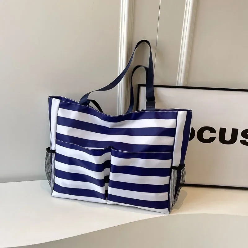 

Spring and Summer Large Capacity Fashionable Niche Tote Bag for Women 2025 New Lightweight Striped Fabric Beach Shoulder Bag Sac
