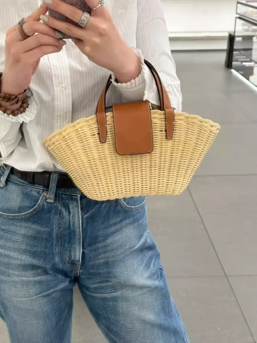 

2024 Summer Latest Women Handbag Leather Raffia Patchwork Basket Bag Blogger's Same Holiday Straw Bag Premium Handmade Woven Bag