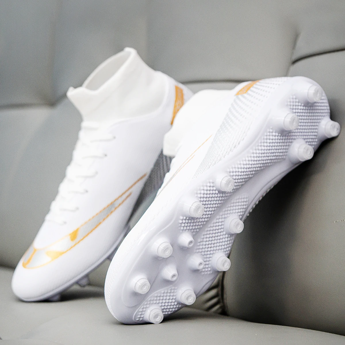 

Premium high-top football shoes FG long studs and TF short studs, suitable for both men and women, offer comfort. Sole spikes