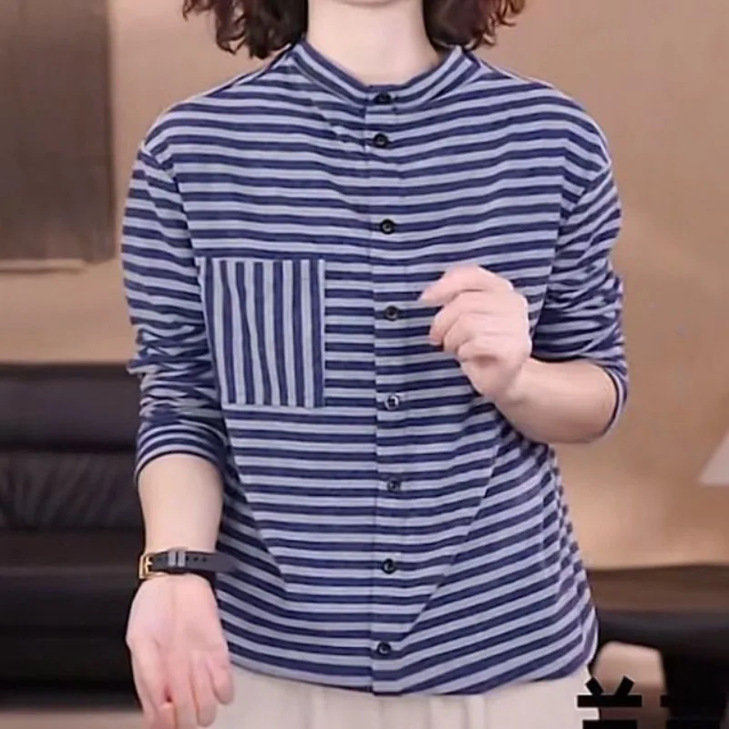 

Полосатая нижняя рубашка с длинными рукавами для женщин, осенне-зимняя свободная футболка на пуговицах, модный и универсальный топ