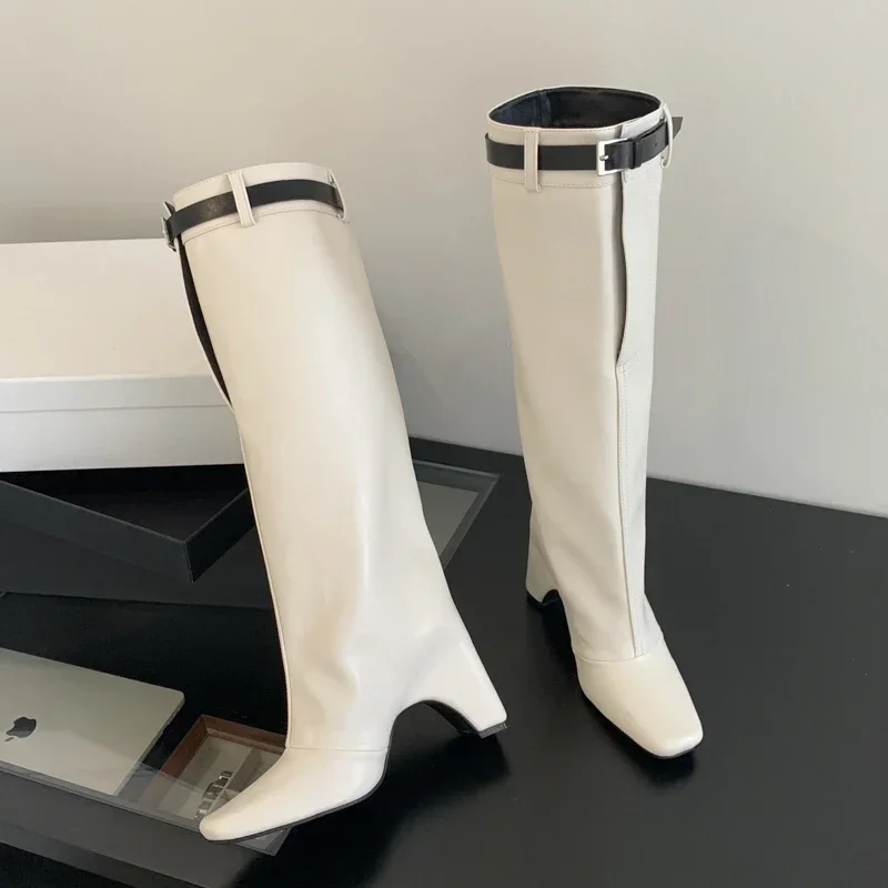 

Eilyken, зимние дизайнерские женские сапоги до колена с пряжкой и ремешком, уличные стильные ботинки на высоком квадратном каблуке, туфли-лодочки для стриптиза