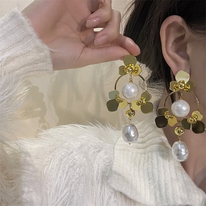 

2025 Korean Fashion Pearl Festive Temperament Long Tassel Earrings Imitation Pearl Pendant Exaggerated Earrings Women's Jewelry