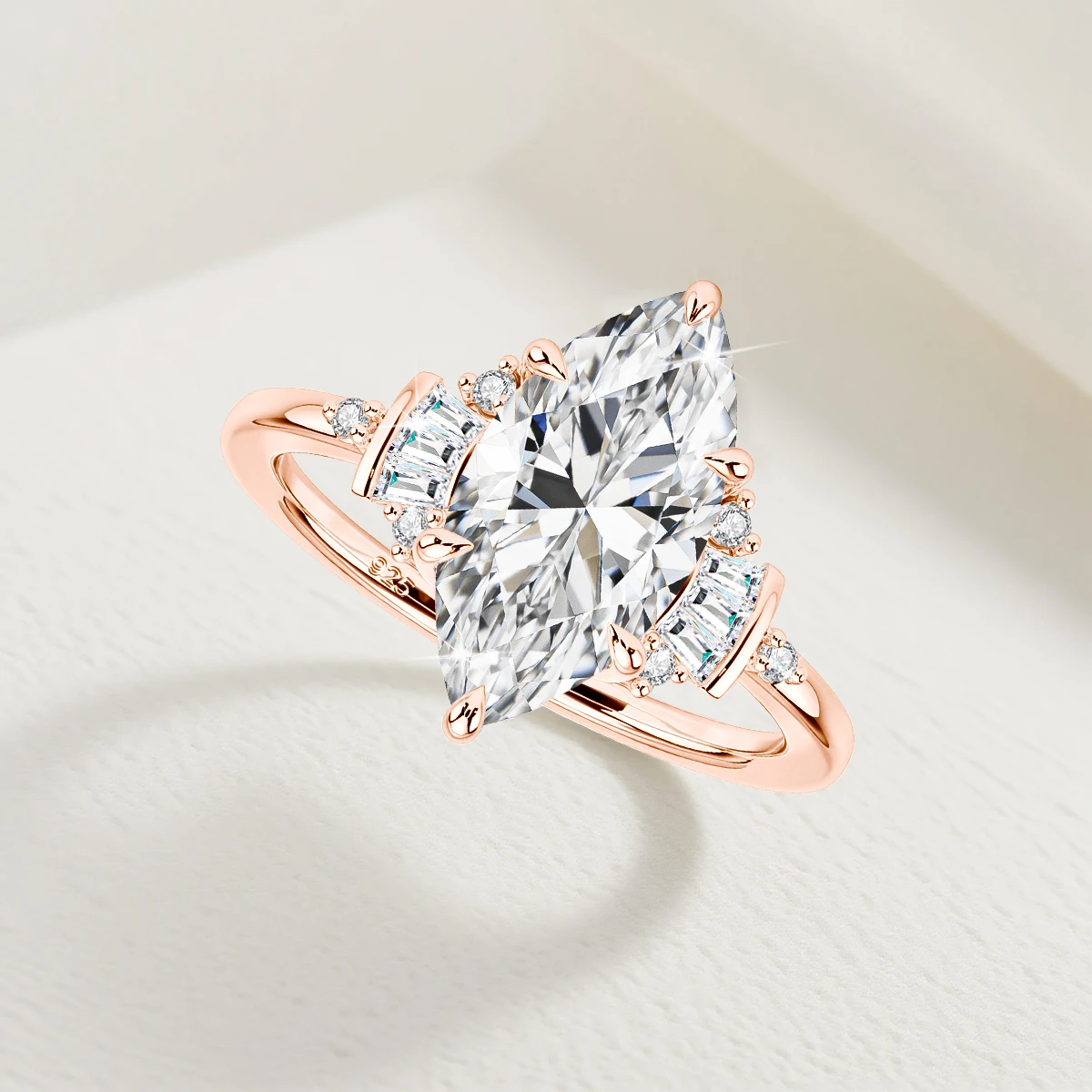 Luxuriöser Designer-Verlobungsring mit 3 Karat 7*14mm Marquise-Moissanit, Laborgezüchteter Diamantschmuck für Frauen, Hochzeitsgeschenk mit Zertifikat – Detail 4