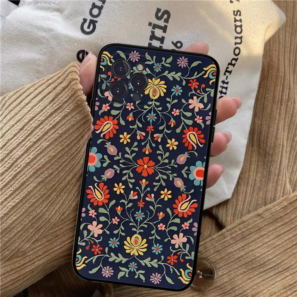 Persian Carpet Floral Art Phone Case For iPhone 15 14 11 12 13 Mini Pro XS Max Cover 6 7 8 Plus X XR SE 2020 Funda Shell