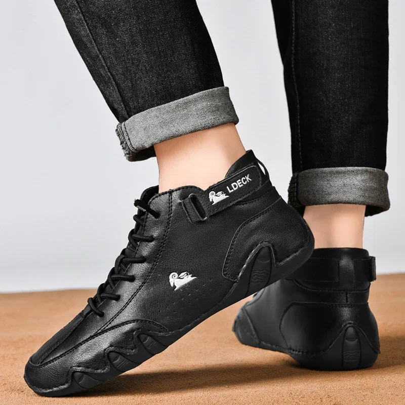 Mężczyźni Sneakers buty dla mężczyzn 2023 Casual buty wulkanizowane światło zewnętrzne sznurowane Pu skóra moda Roman nowy tenis Zapatillas