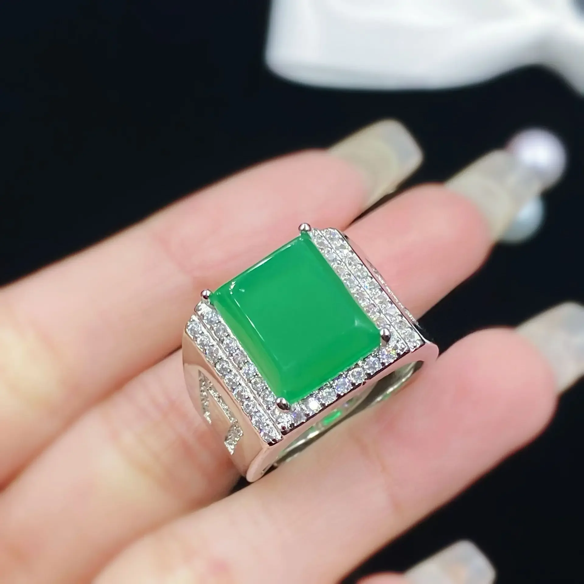 Vintage Upscale Sterling 925 Silver Shine Zircon Green Agate Ring for Women Noble Classic Proposal Finger Ring Female Jewelry