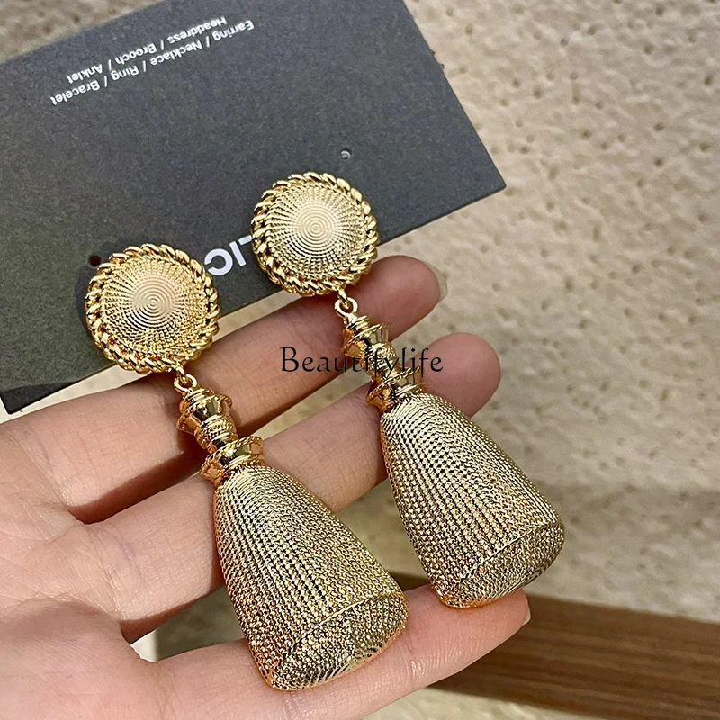 Mid-Ancient round Metal Tassel Earrings Elegant High Sense Retro Exaggerated Earrings