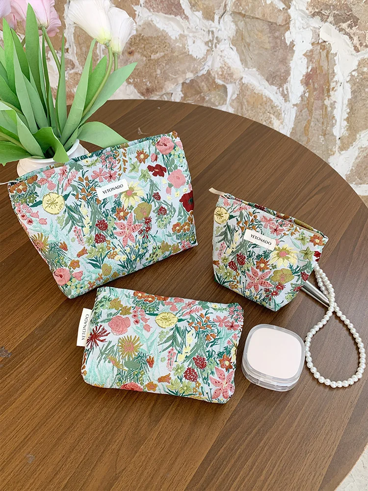 Elegant Floral Embroidered Makeup Bag for Women Large Capacity Outdoor Cosmetic Storage Inner Bags Party Clutch 2026 New