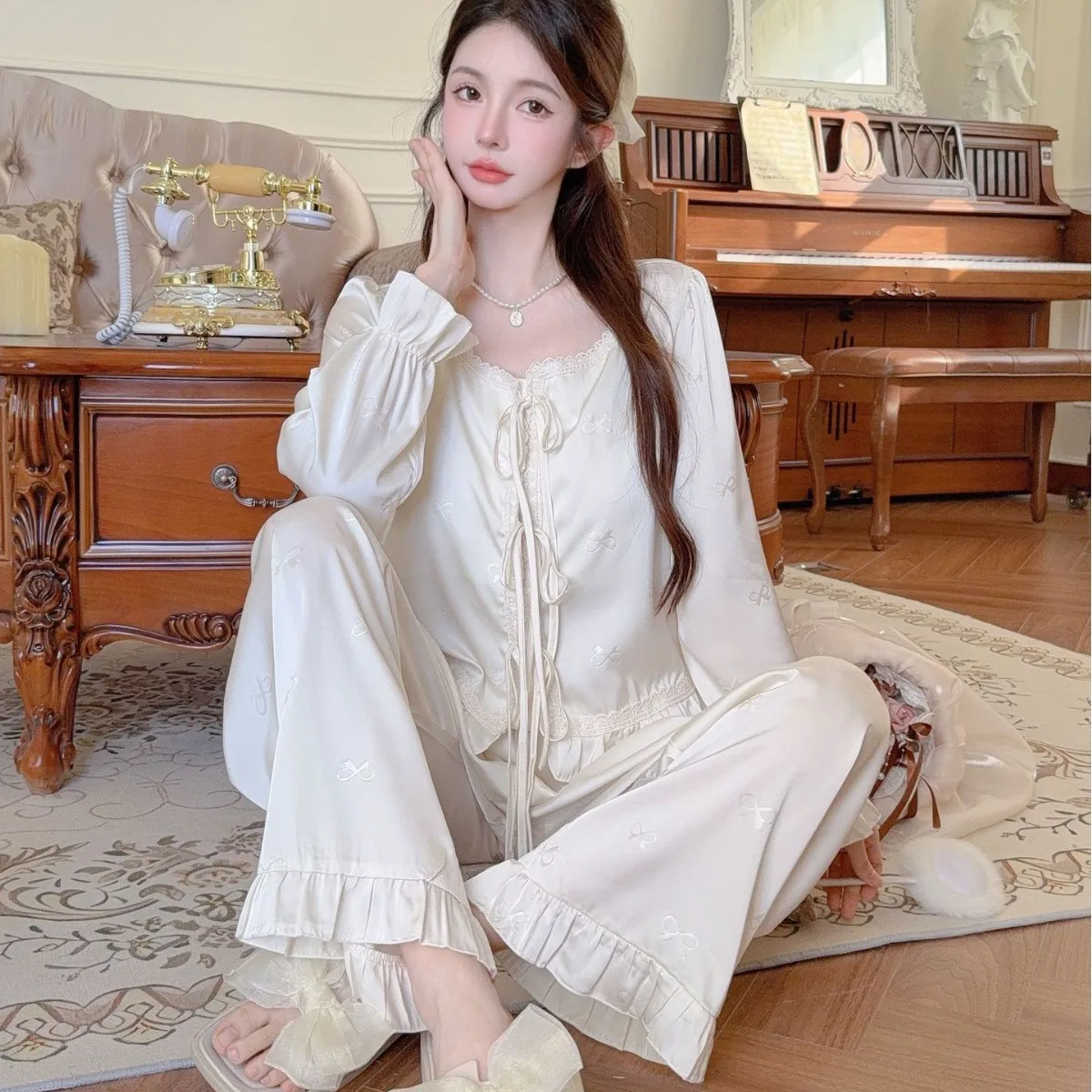 طقم بيجامات حريري للسيدات ملابس منزلية مثيرة مُزينة بالدانتيل وأكمام طويلة بنطلون بيجامات بدلة ربيع جديدة ملابس صالة فضفاضة ملابس نوم