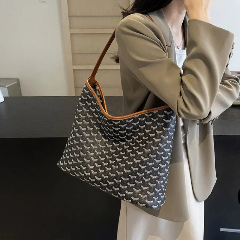 

Fashionable Transparent Tote Bag For Women With Colorful Leather Handles For Beach And Summer Vacation