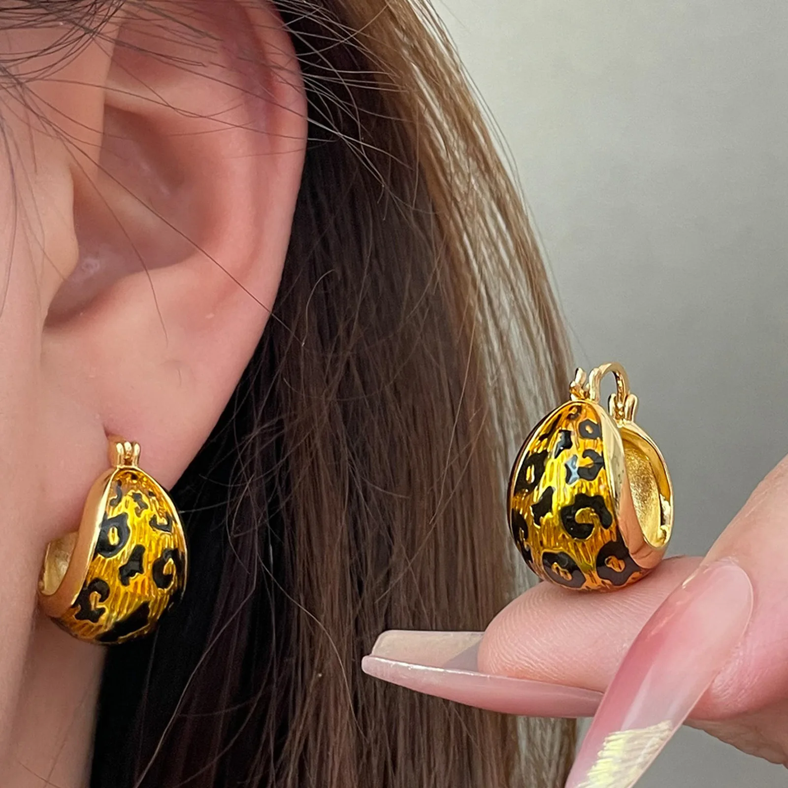 Vintage Brown Exaggerated Sexy Leopard Oil Dripping Print Hoop Ear Buckle for Women Simple Geometric Party Earrings Gift Jewelry