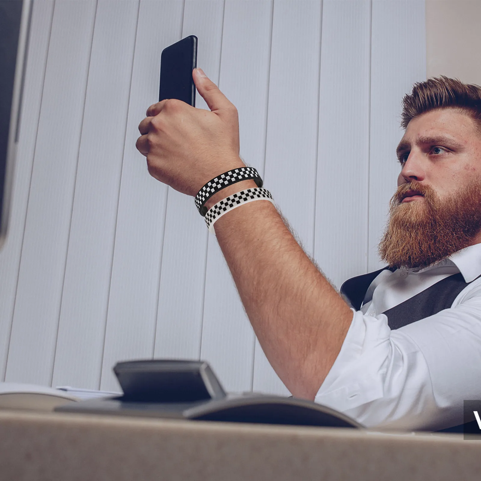 

12 шт. стильных силиконовых браслетов в клетку с узором в виде шахматной доски, тематические сувениры для гонок, украшения для спортивных мероприятий, для фанатов