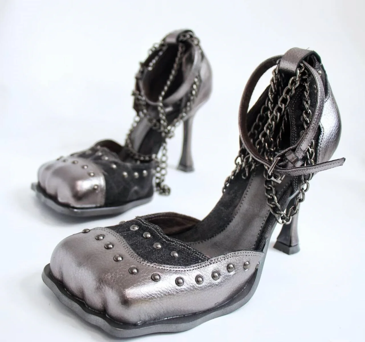 Retro Style Strange Toe Metal Chain Women Marry Jane Shoes Stiletto High Heels Buckle Strap Design Large Size Pumps Shoes