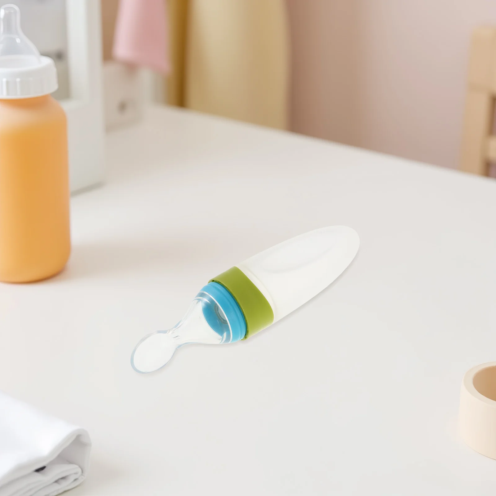 Cucchiaio in Silicone per l'Alimentazione del Bambino con Protezione Morbida per la Dentizione, Design a Spremuta per Erogazione, Facile da Pulire, Ideale per Viaggi - Cereali