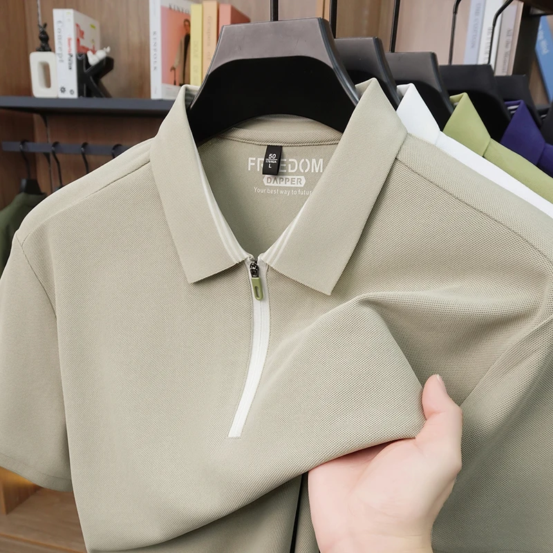 Luxusmarke Eisseide Poloshirt Sommer Komfort Atmungsaktives Herren-T-Shirt Modisches Reißverschluss-Design Koreanisches Freizeit-Kurzarmhemd