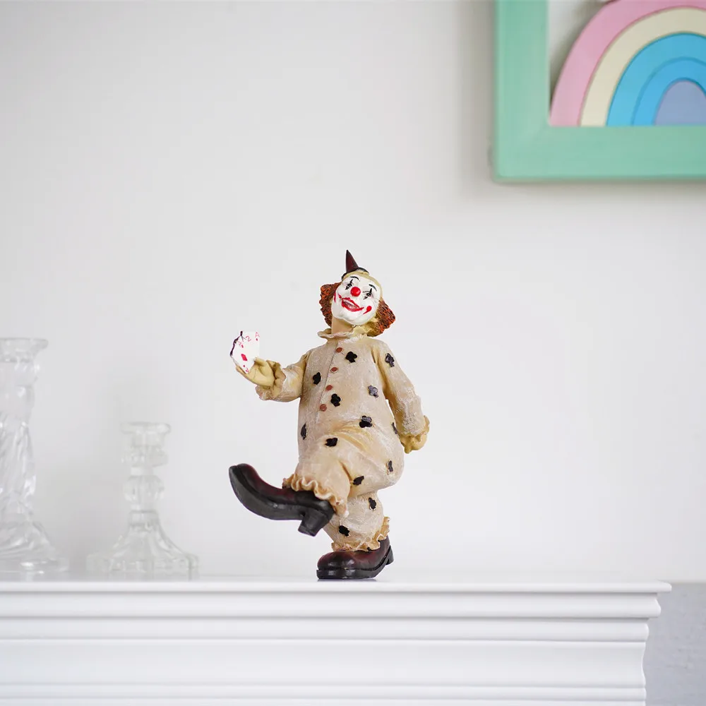 Nordic circus clown figure decorative items, home creative decoration, desktop, entrance hall, foreign trade resin handicrafts