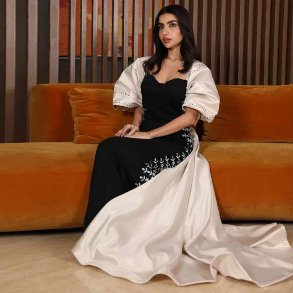 ชุดเดรสย้อนยุคหรูหราที่กําหนดเองคริสตัลลูกปัดแฮนด์เมด การจับคู่สีจากพื้นถึงพื้น การออกแบบที่เป็นเอกลักษณ์ เลือกอย่างระมัดระวัง