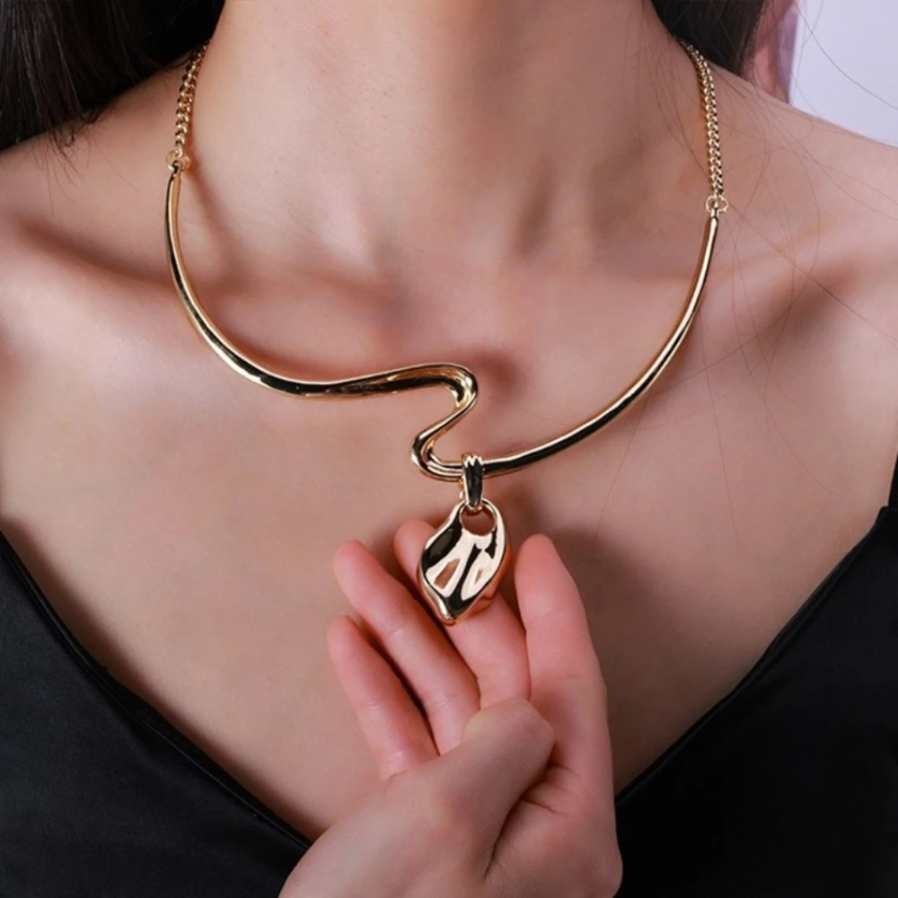 Same Leaf Geometric Choker Necklaces Alloy Cool Style Female Personality High-end Necklace Charm Jewelry