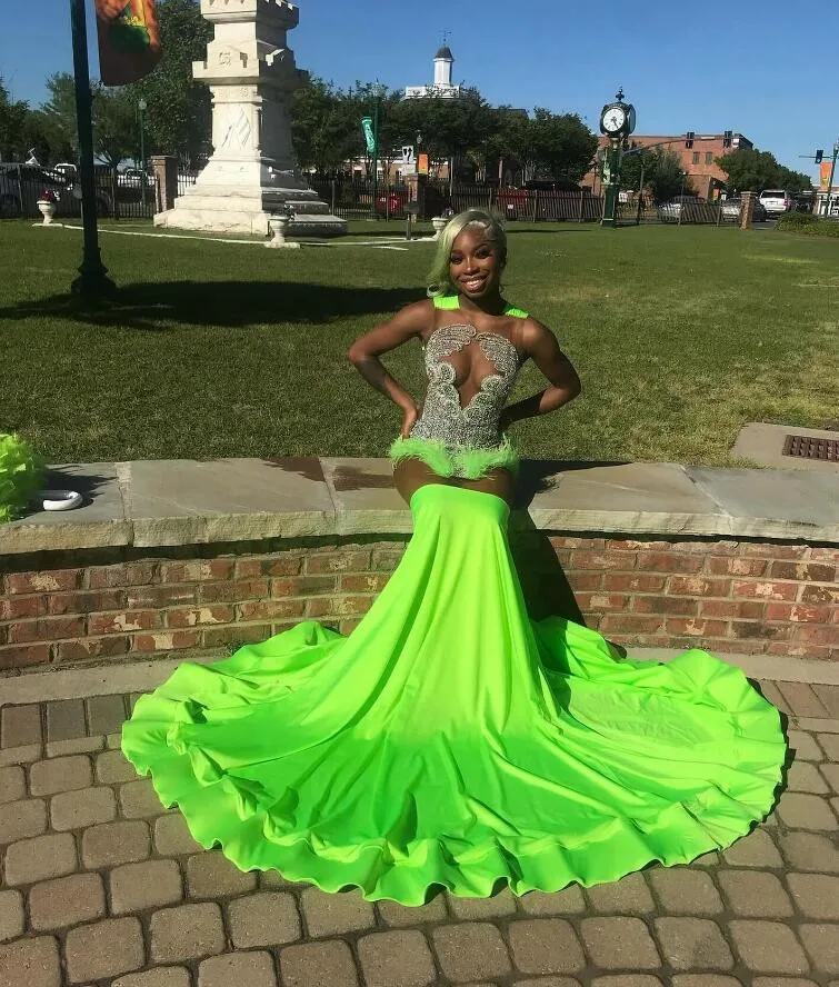 Fruit Green Sparkly Trumpet Evening Formal Party Dresses for Black Girl Luxury Diamond Feather Sheer Prom Birthday Gala Gown