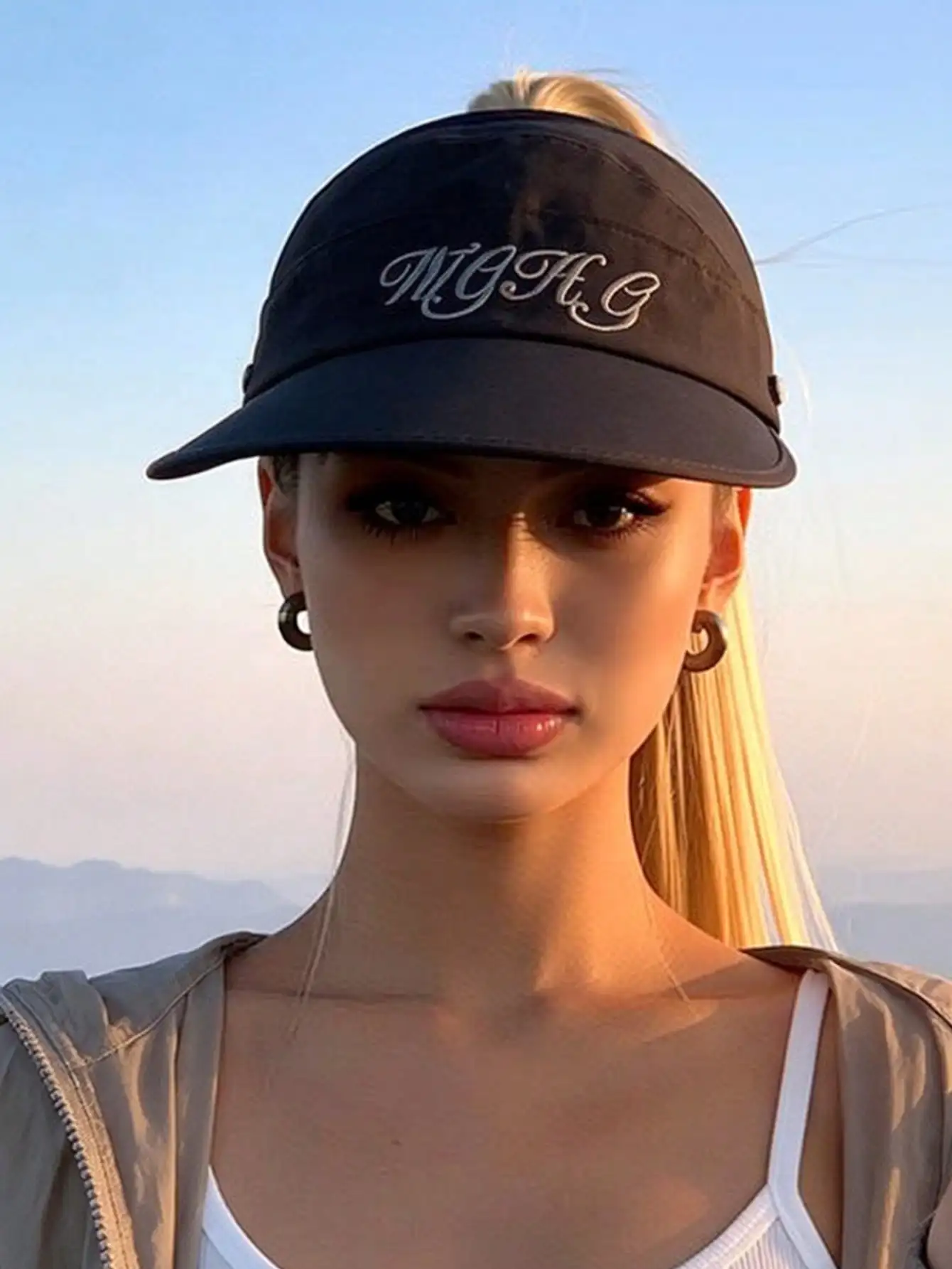 Women's Ponytail Hole Baseball Cap,Multi-Functional Sun Hat,Adjustable Summer Hat Ponytail Hole Design Suitable For Men Women