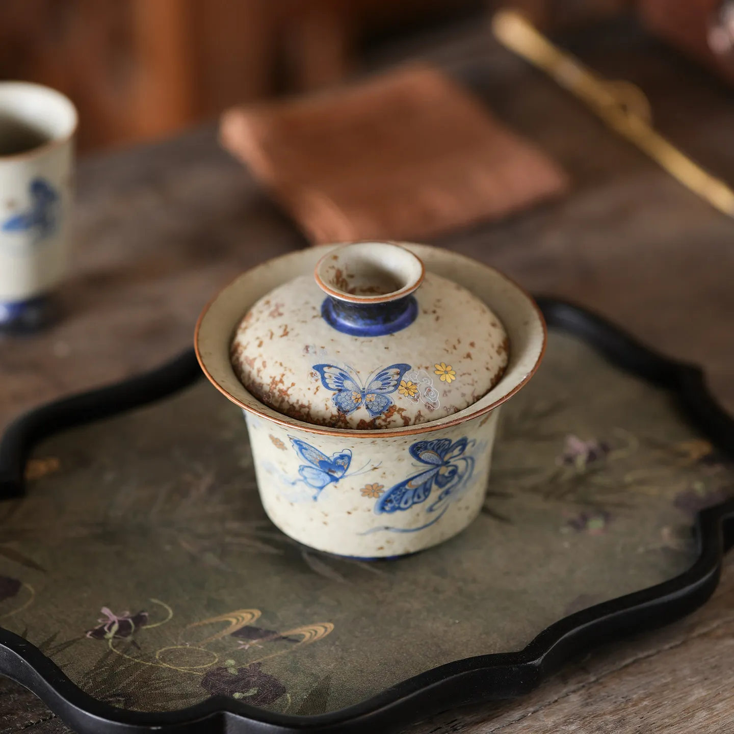 Blue Horseshoe Gaiwan Brewer, Flint Red Blue and White Ceramic Cup in Gift Box for Gongfu Brewing and Home Tea Tables