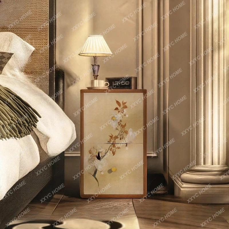 

Классический прикроватный столик в новом китайском стиле из массива дерева, очень узкий, с местом для хранения.