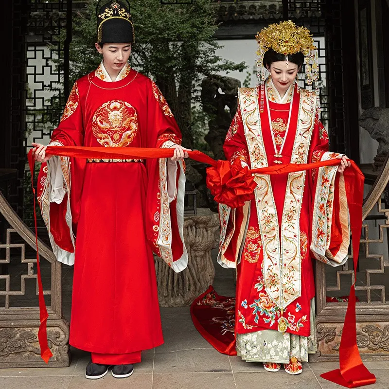 

A complete set of ancient wedding dress with long tail and heavy embroidery wedding featuring phoenix crown red robe