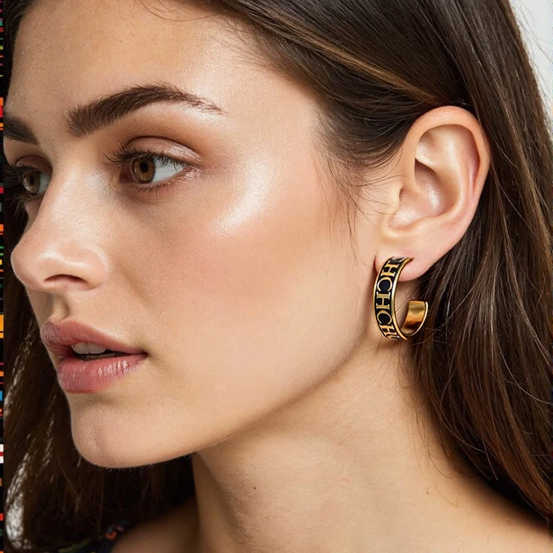 

Серьги с буквами CH Color Block C-образной формы, трехцветный выбор, минималистичный ретро-повседневный одяг, модные украшения