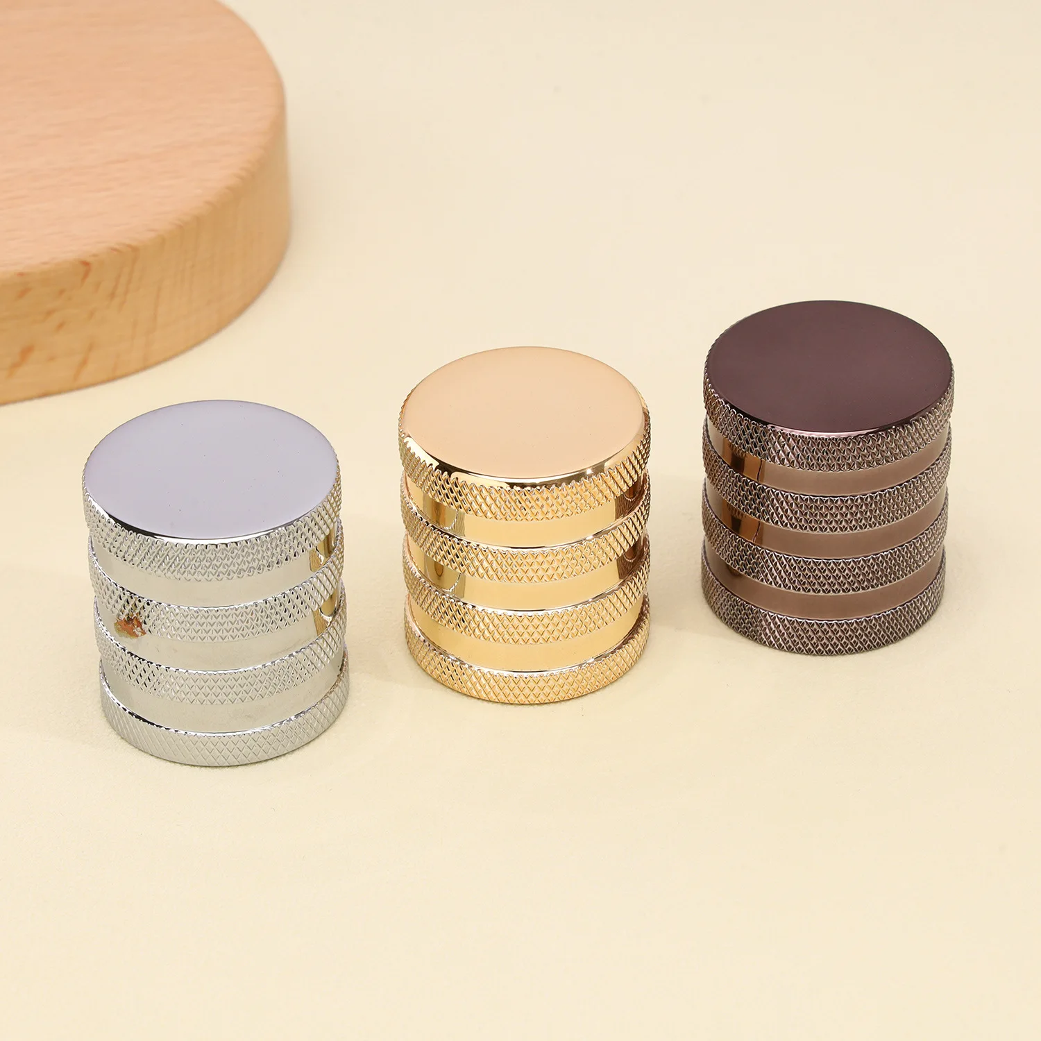 15mm Zinc Alloy Perfume Cap with Clear Crimp Insert, Refillable Split Bottle Cover, Cosmetic Packaging Lid