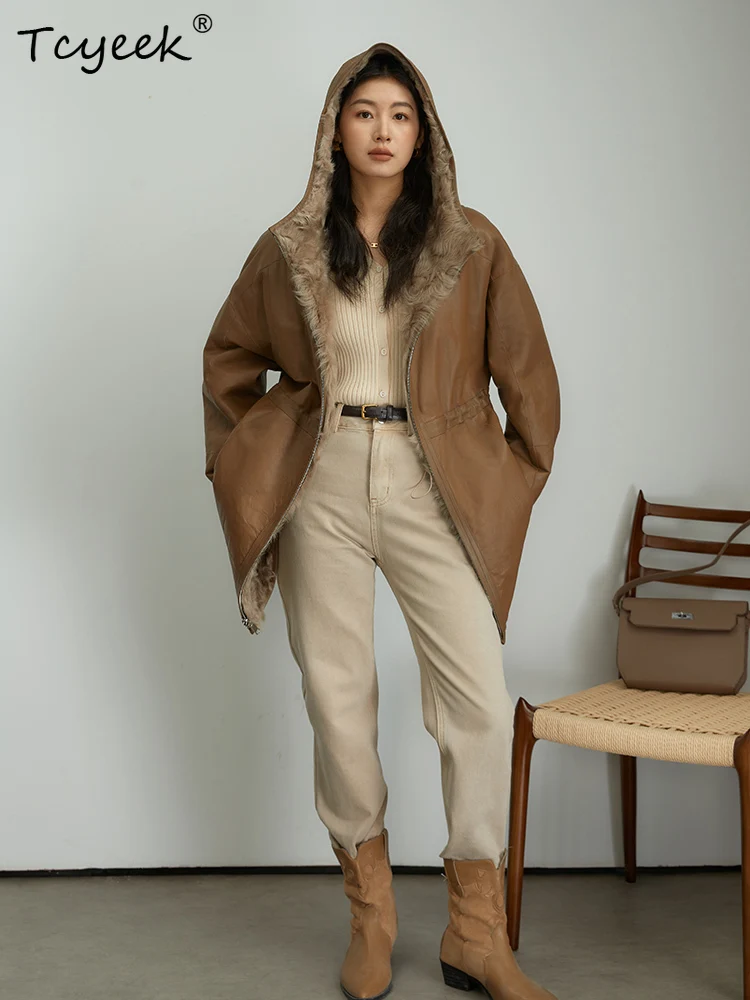 Tcyeek 울 가을 겨울 고급 트렌디 후드 양면 착용 중간 길이 여성 울 시어링 퍼 코트 여성용 모피 코트