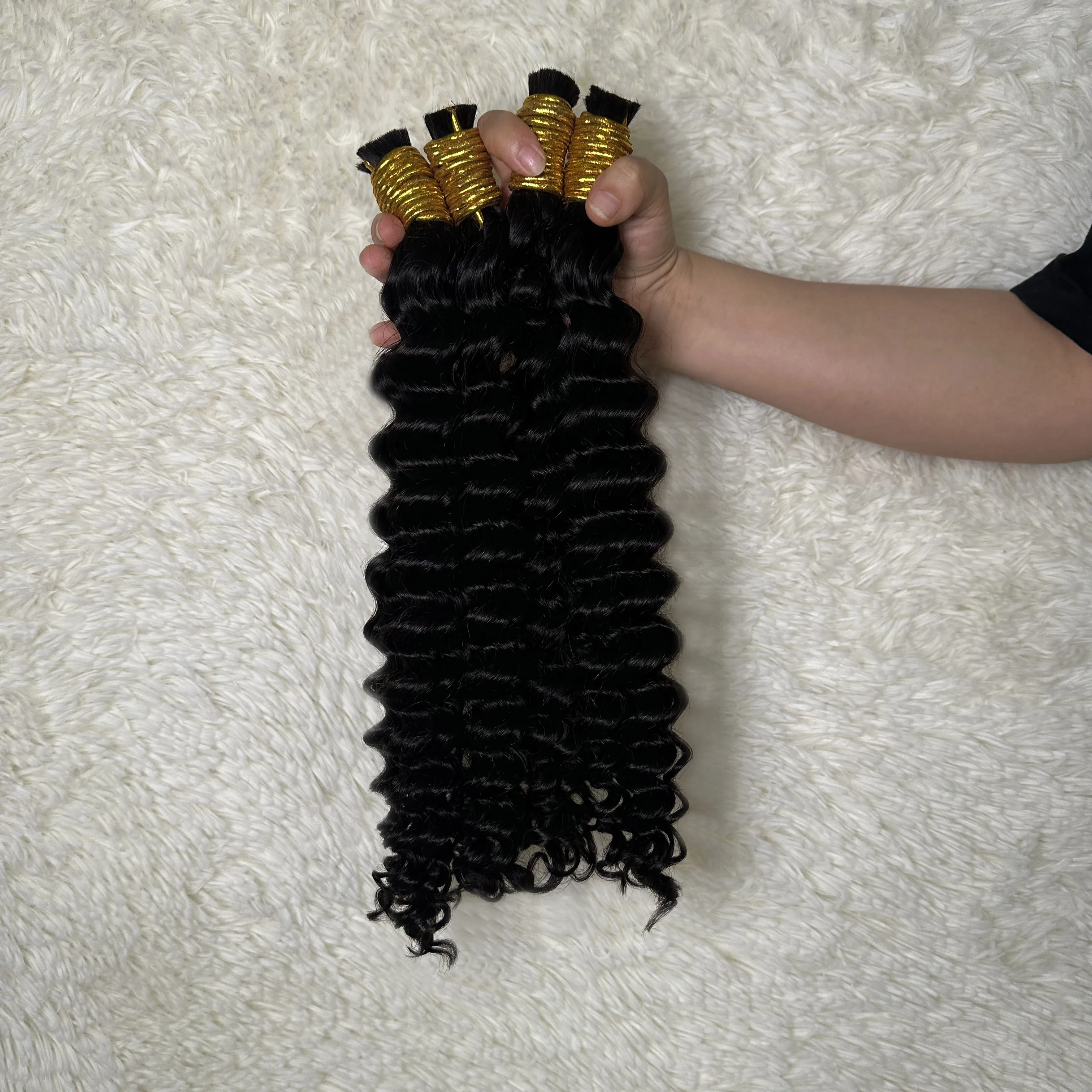 Pasma włosów ludzkich Deep Wave, nieprzetworzone, bez wszywki, prawdziwe włosy Remy, indyjskie kręcone czarne włosy ludzkie Remy, 100% ludzkie włosy do zaplatania, naturalne.