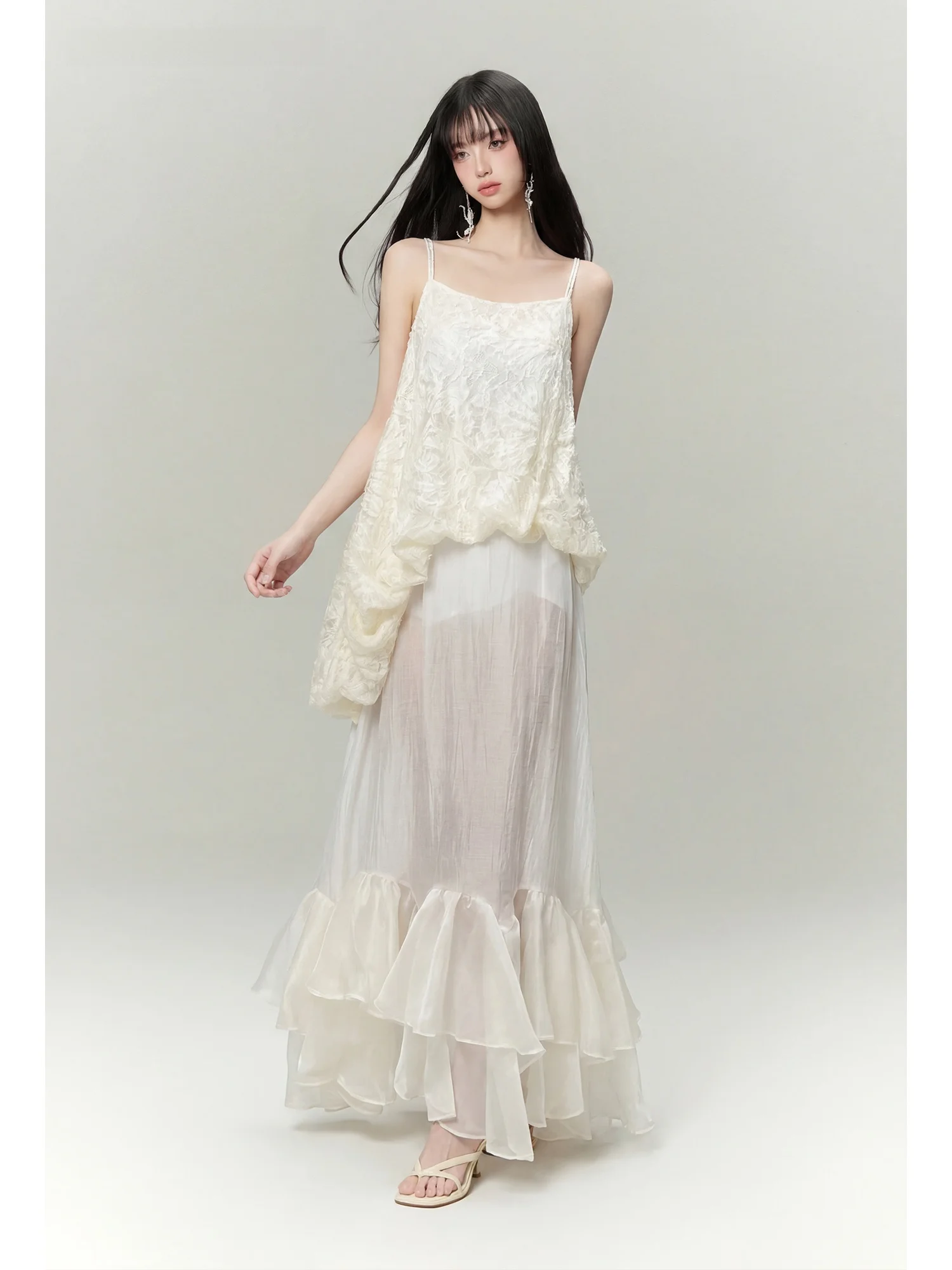 

COTHURNUS Cloudy White Rose Small Audience Design Sensation Strap Half Skirt Two-Piece Set Summer New Style Fashion Set