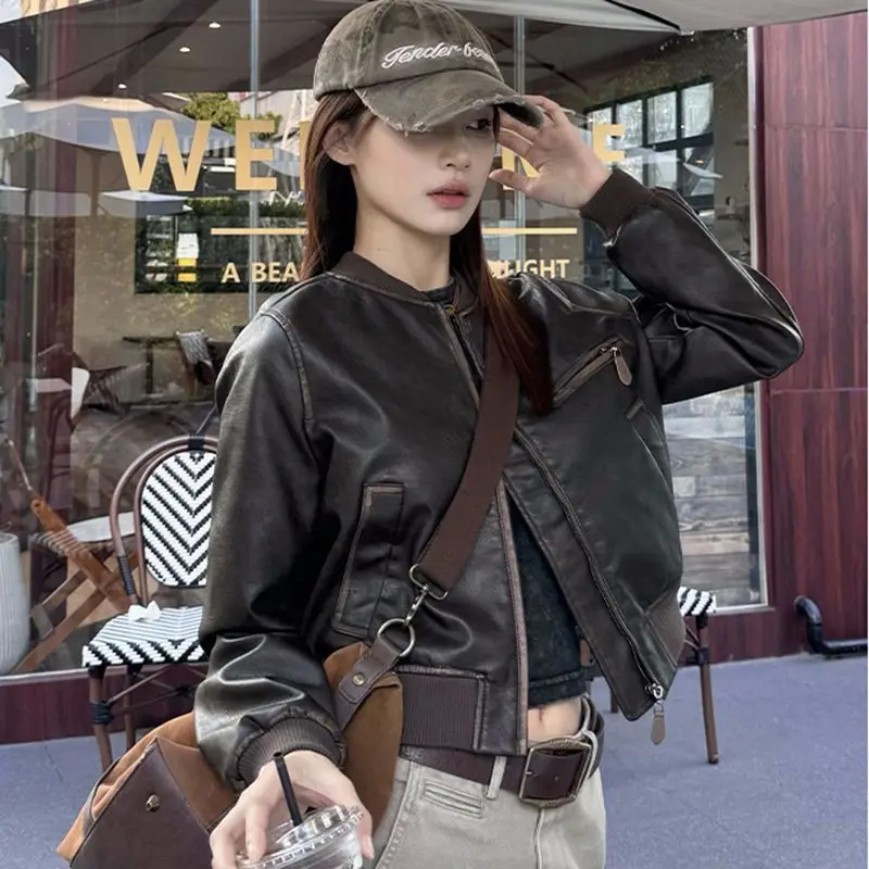 新しい秋冬の女性のショートオートバイレザージャケット女性服レトロブラウンルーズカジュアル長袖コート女性