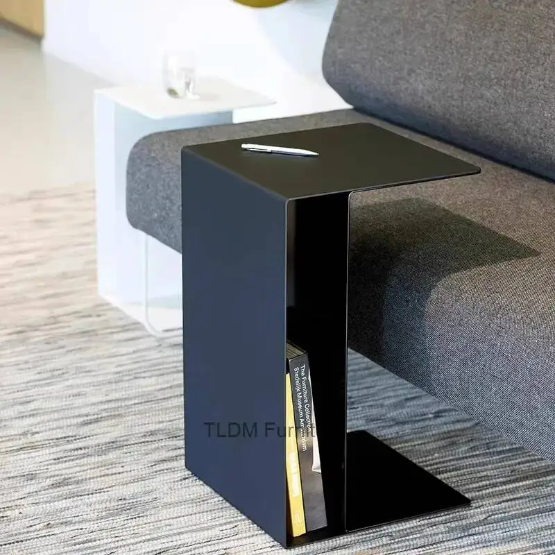 Nordic Minimalist Style Metal Ironwork Side Table Creative Art Design Black C-shaped Casual Coffee Table Customized 30x30x43cm