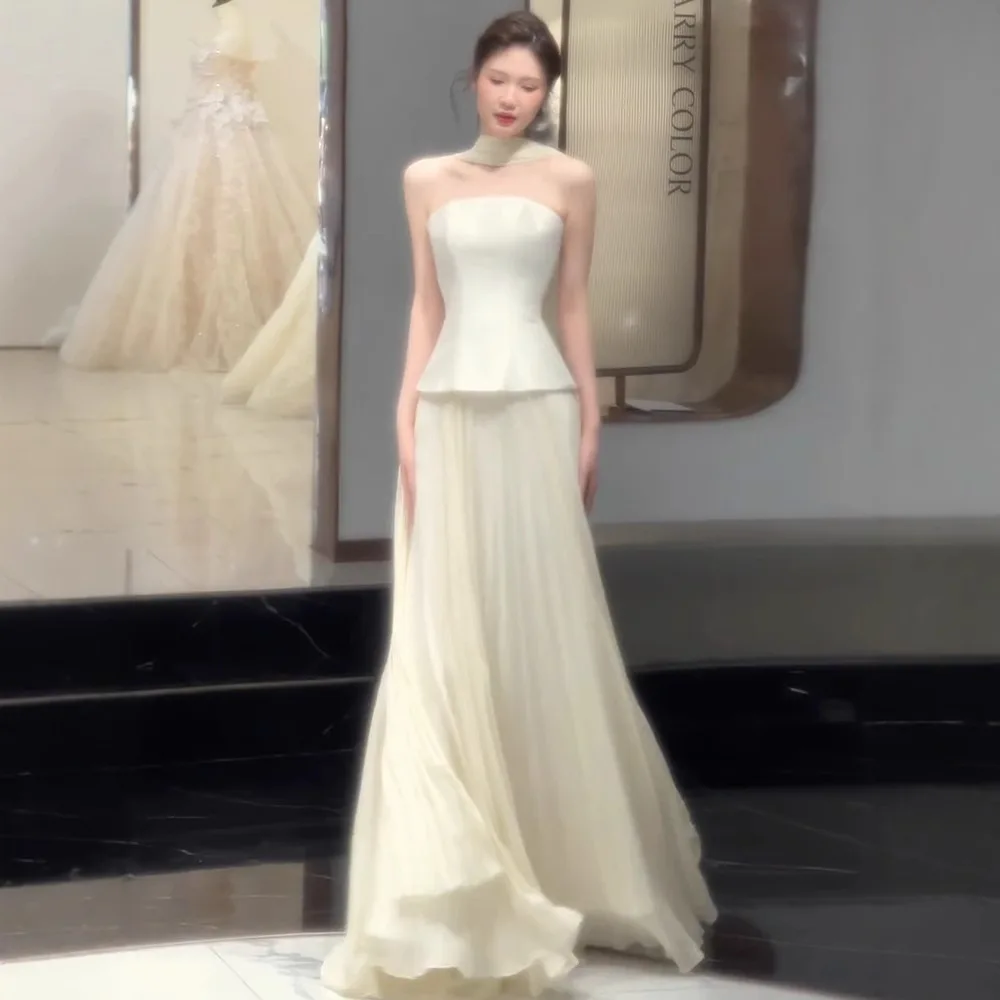 Elegante trägerlose Korsett-Brautkleider in Beige, ärmellos, bodenlang, hübsche plissierte Prinzessin-Brautkleider, Party-Frauen-Braut