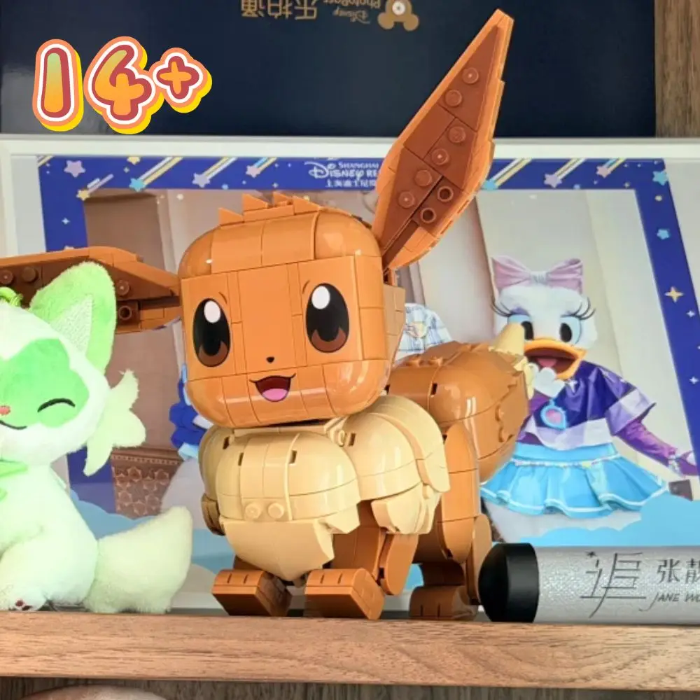 2026 Hot Toy 587pcs Classic Game Cute 3D Versatile Elves Eevee Figure Building Blocks Model For Christmas Birthday Gifts