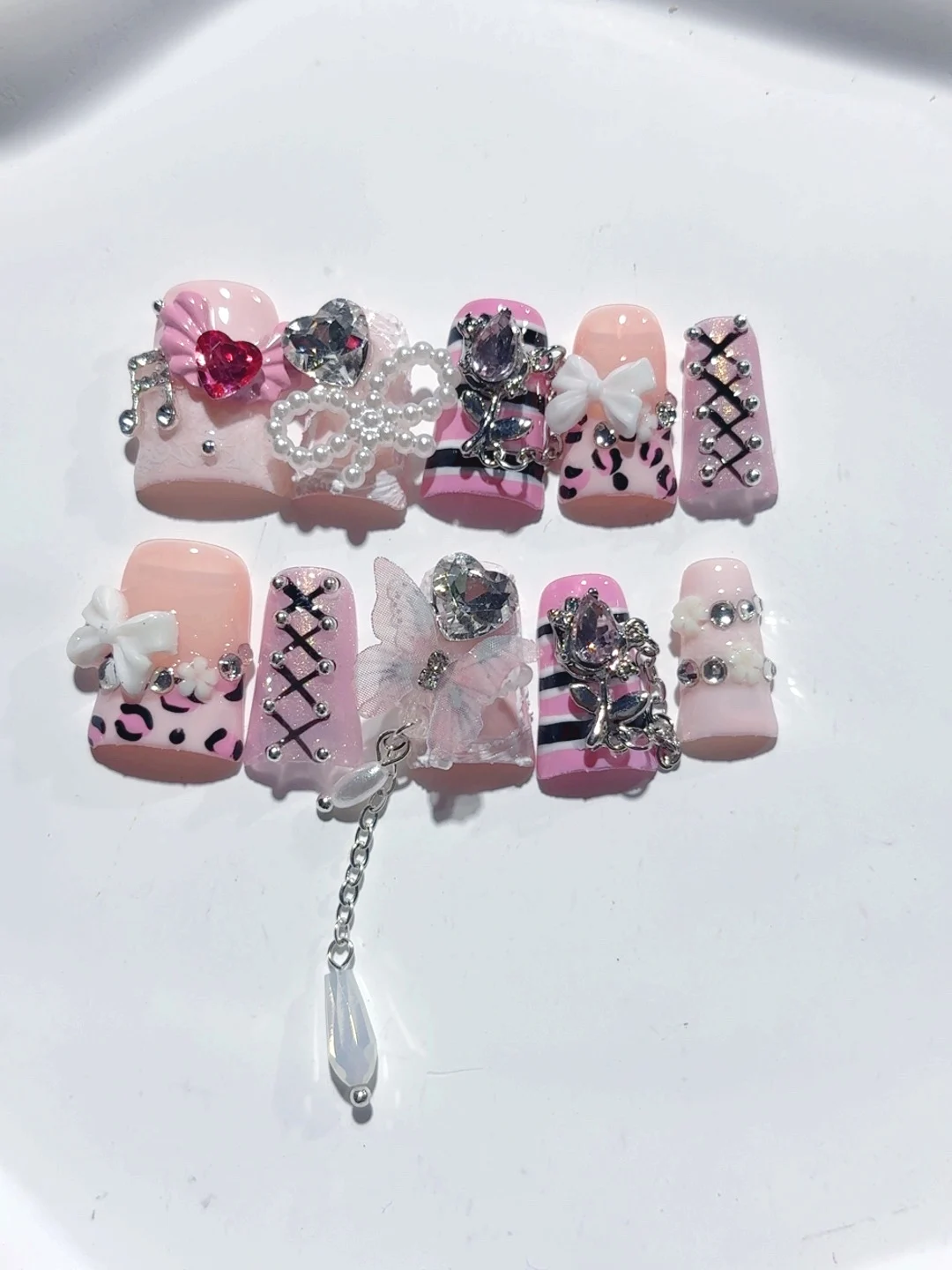 

Line Butterfly Diamond Sweet and Luxurious Style Fashion Nail Art (L276)