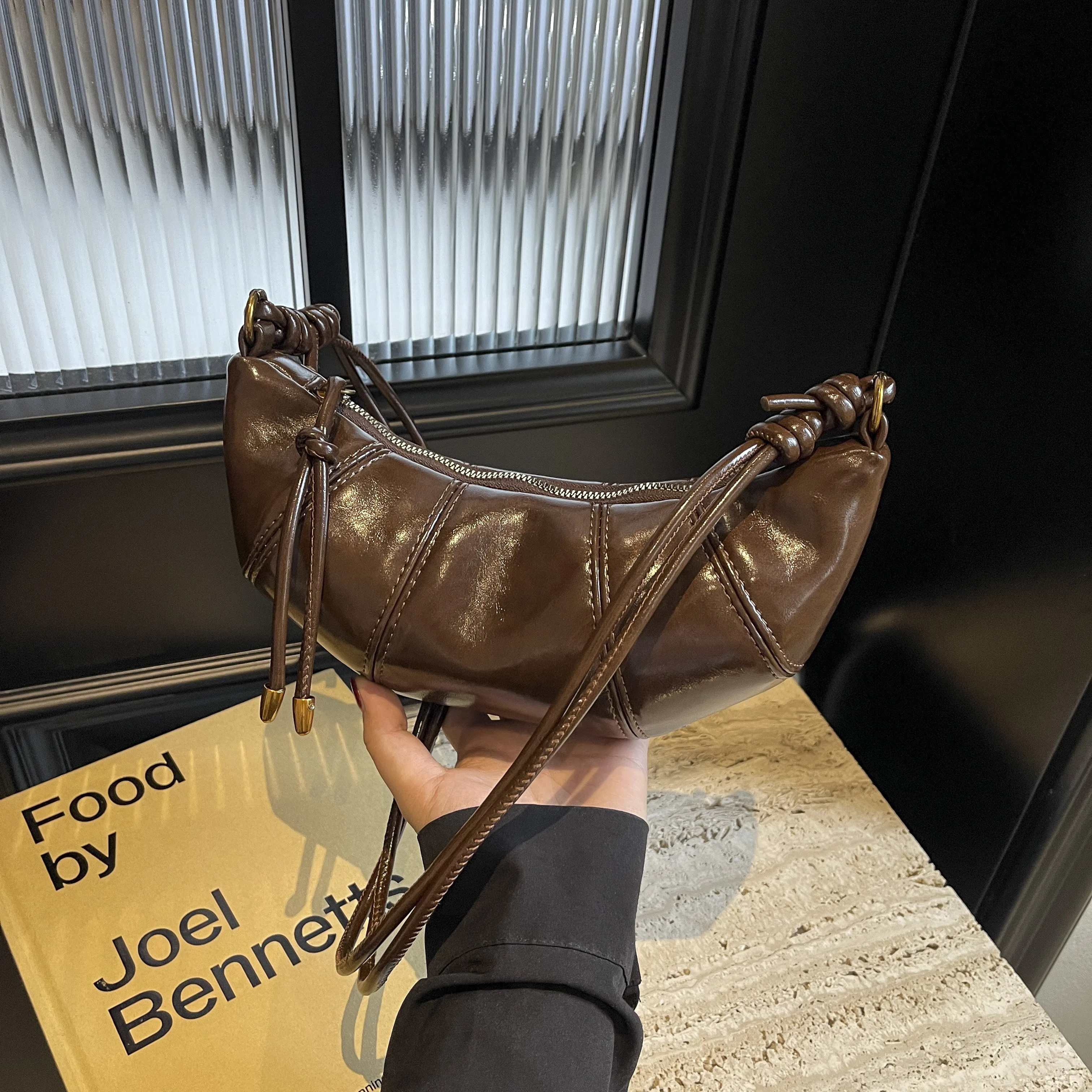 

Retro fashion pu fabric hand-held messenger bag croissant casual dumpling bag