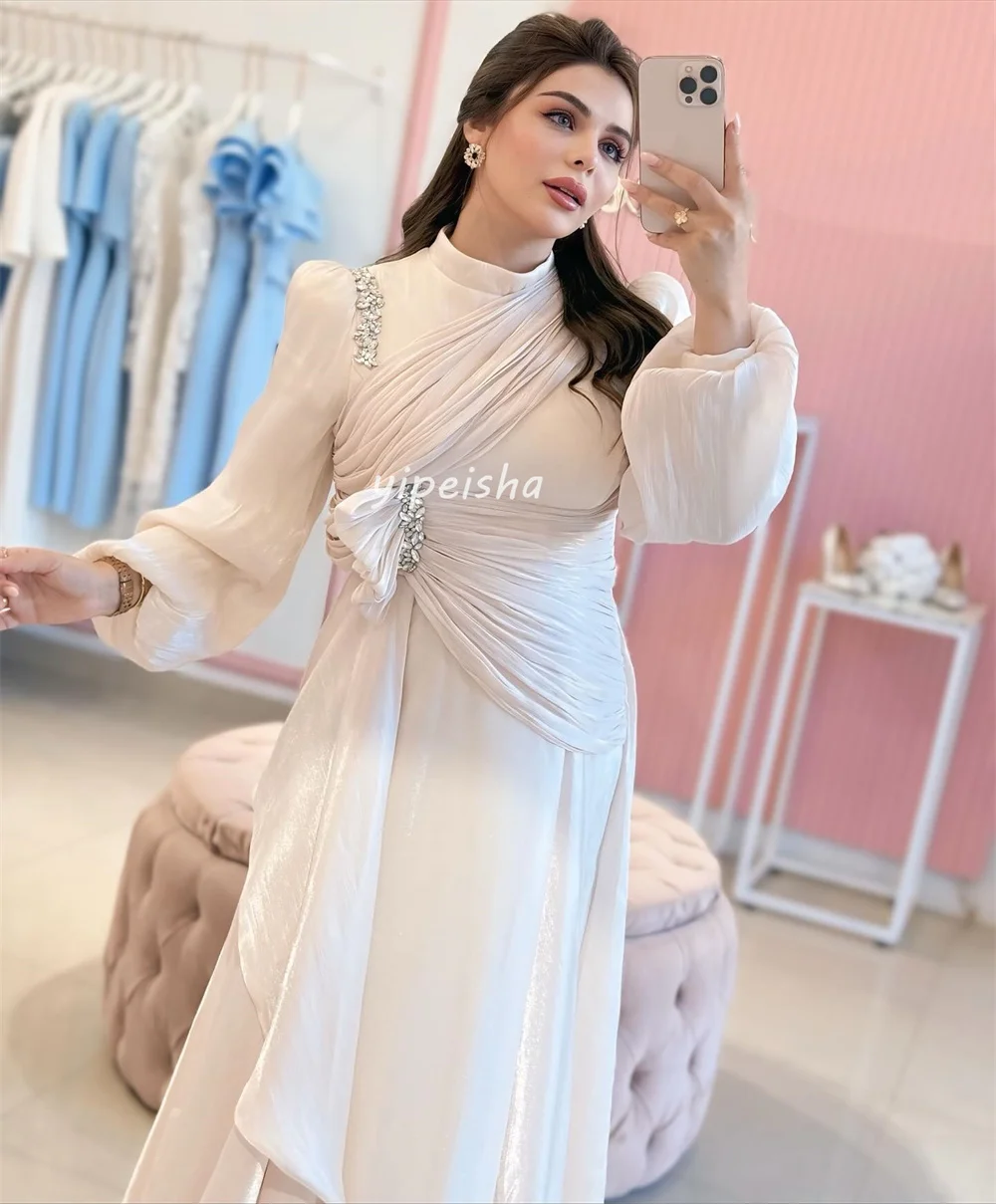 Vestidos largos de cuello alto drapeados con pliegues de diamantes de imitación a juego intrincados personalizados Vestidos para ocasiones a medida Tallas disponibles