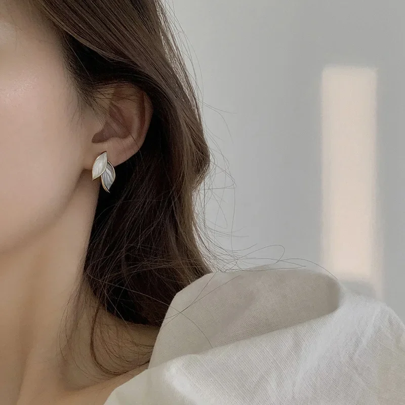 Korean Elegant Exquisite Fresh Blue Leaf Stud Earrings for Women Metal Charms Irregular Plant Ear Stud Girl Jewelry Party Gifts