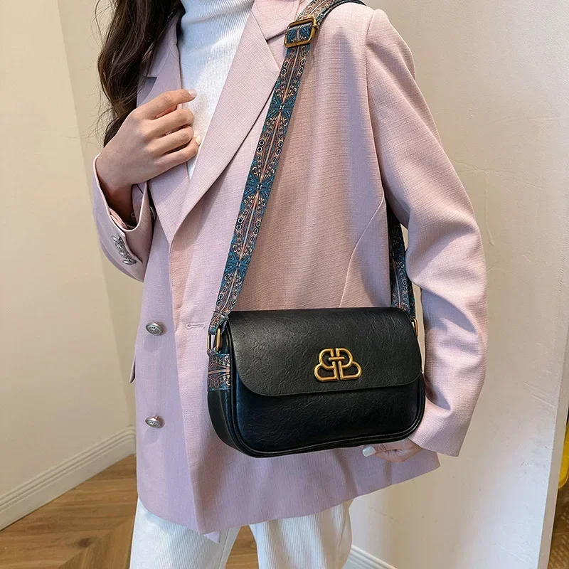 

2025 Women's Compact Crossbody Small Square Bag New Arrival Retro-Futuristic Vintage-Inspired Exquisite Details