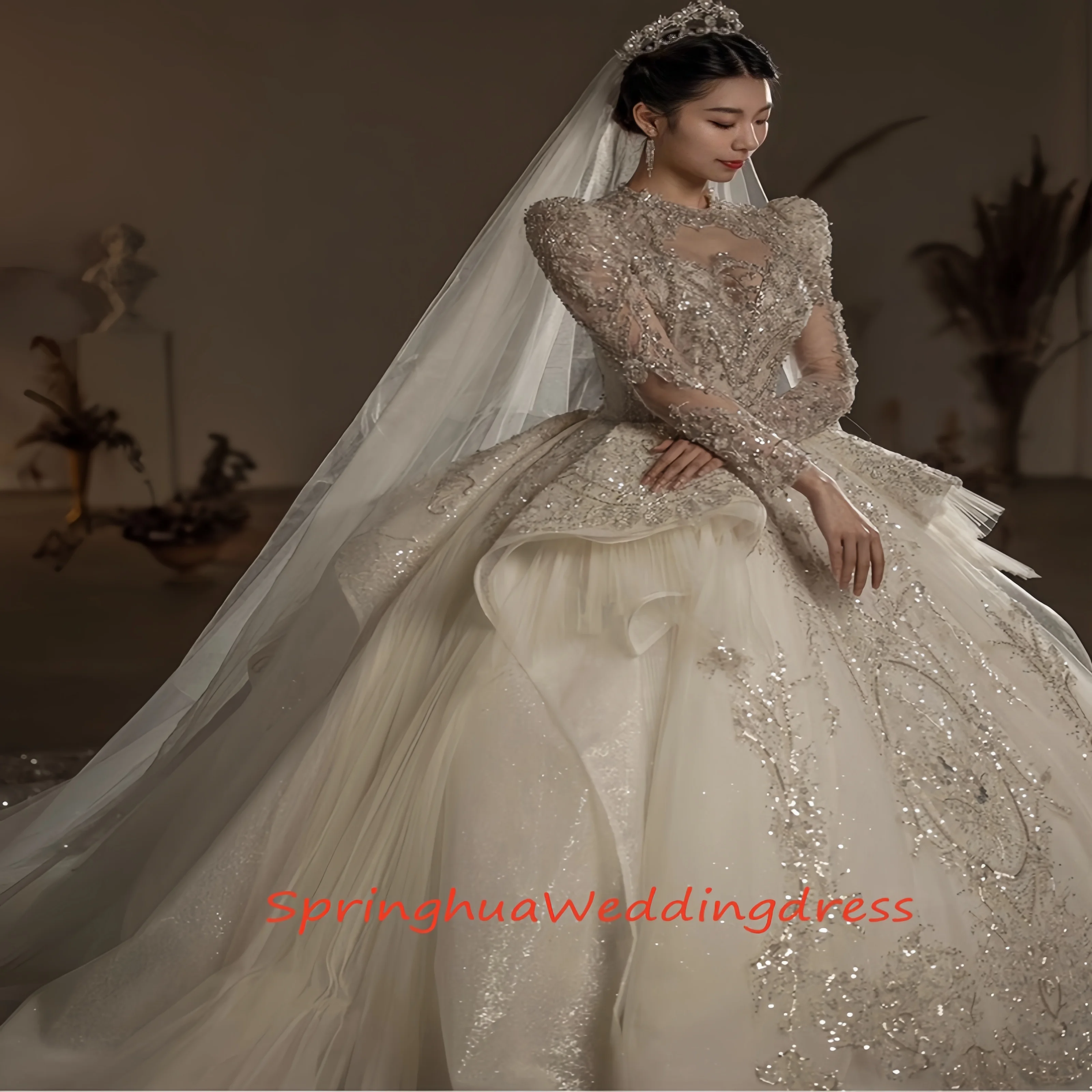 맞춤 제작 고급 웨딩드레스, 신부를 위한 새로운 스타일, 중공업, 고급스러운, 긴 꼬리, 고급스러운 질감, 긴팔