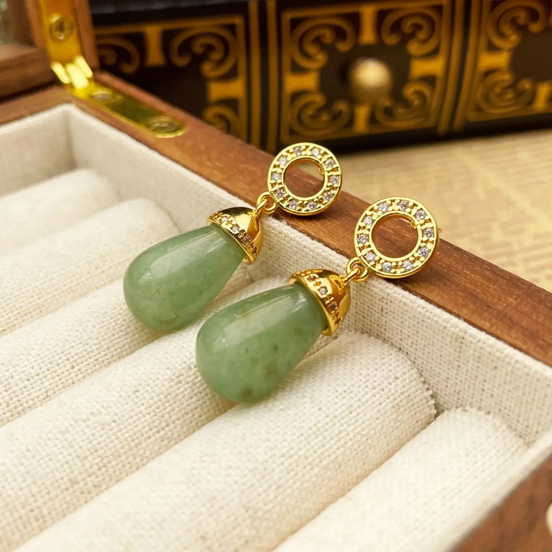 

French retro geometric green pendant fashion personality temperament earrings