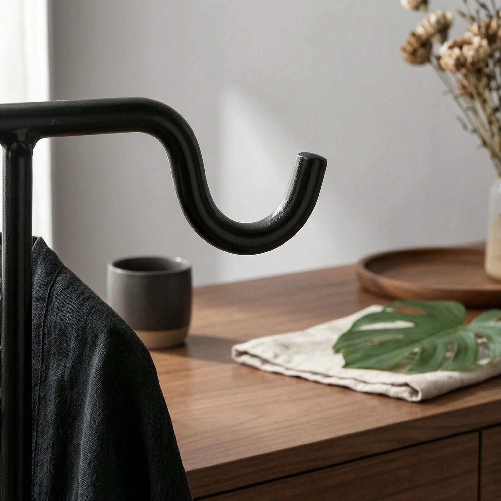 T-Shaped Display Stand Multi-Purpose Scarf Display Stand T-Shaped Handbag Holder Metal Countertop Hanging Rack Stable Base
