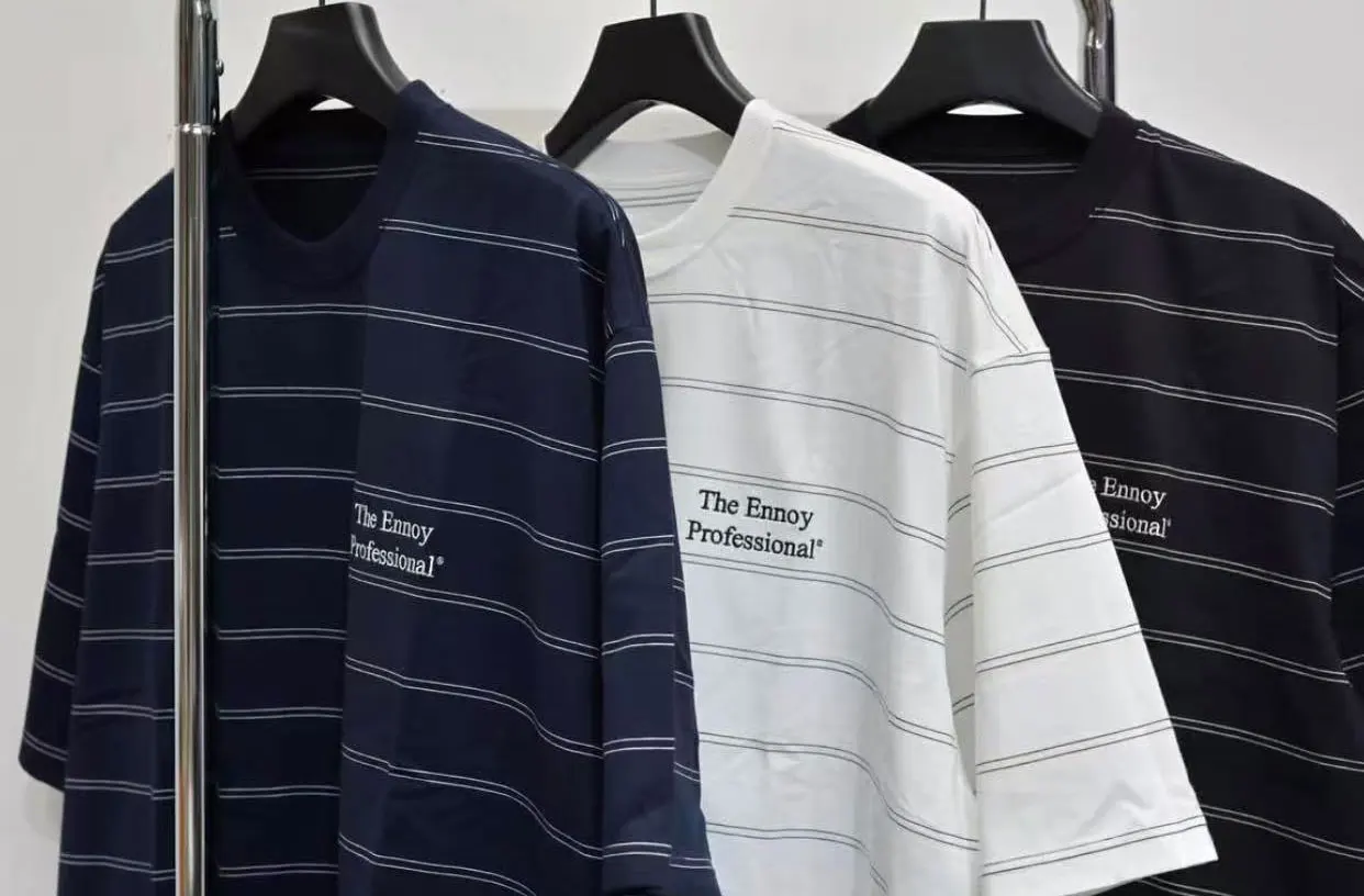 The Ennoy Japanese Casual Embroidery Logo Couple Striped Short Sleeve T-Shirt Loose Crew Neck