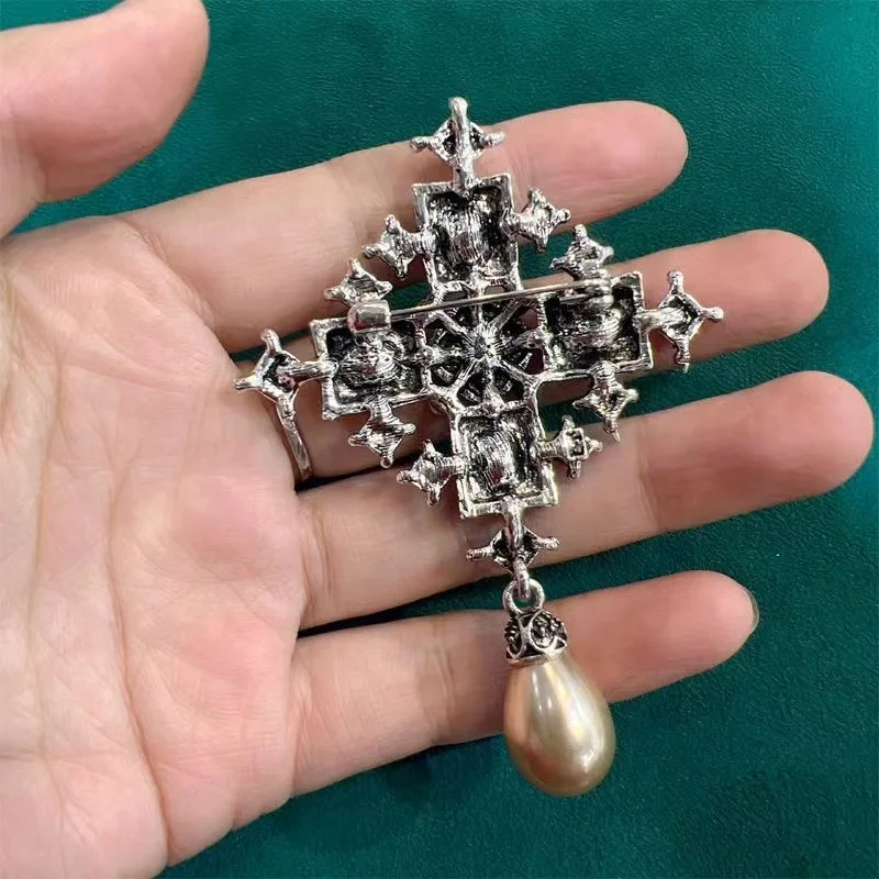 Broche Rhinestone Pearl para mulheres, alfinetes, acessórios de vestuário, novo