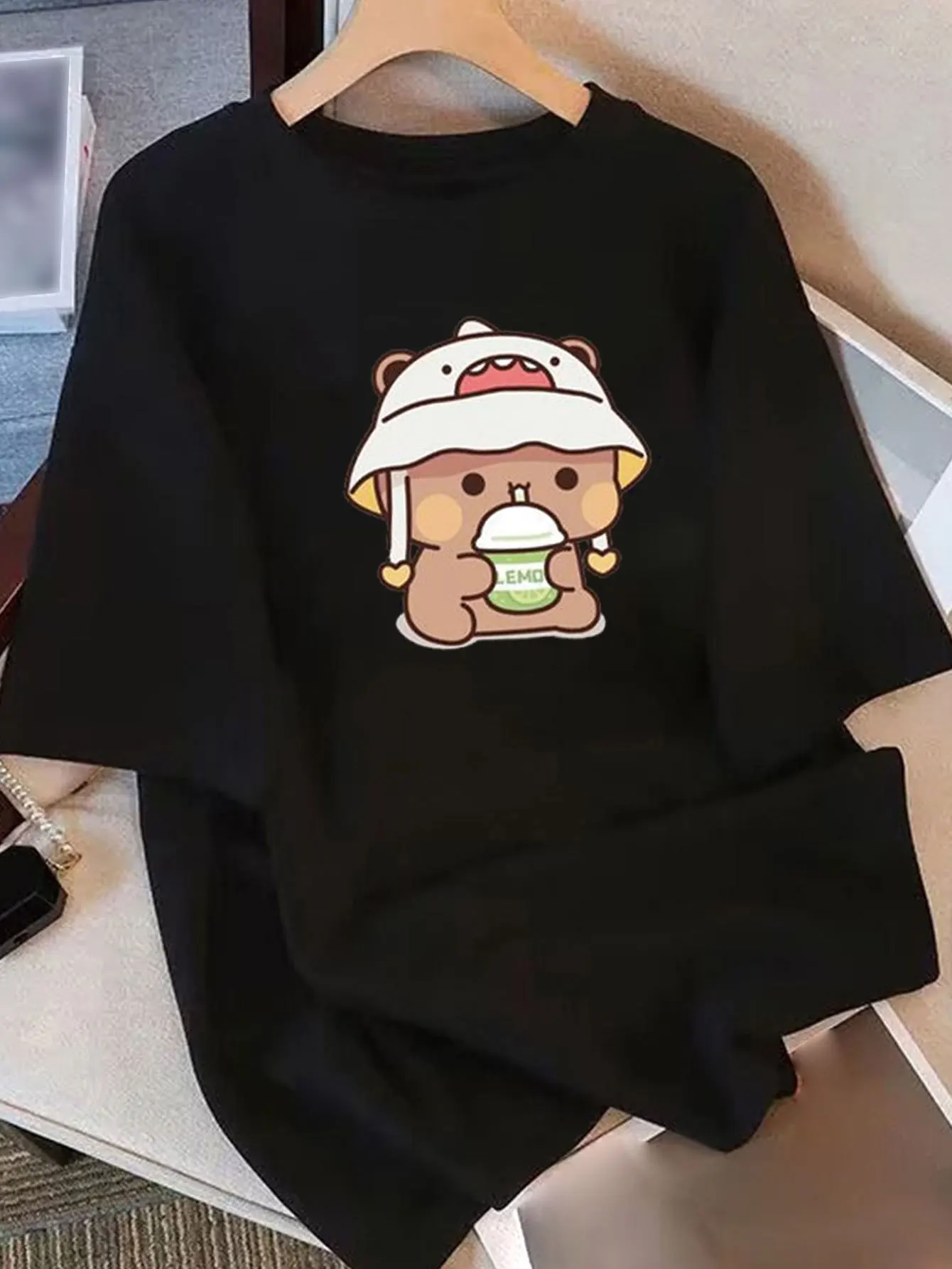 

Женская футболка с короткими рукавами, уникальным дизайном и принтом. Новый облегающий стиль на лето 202. Легкий топ для эстетической одежды.