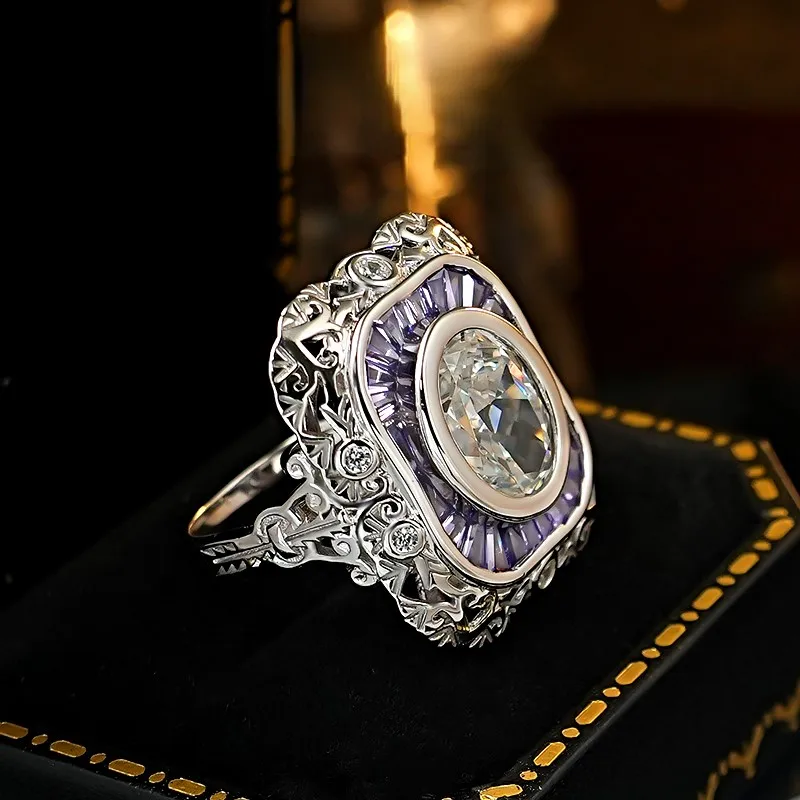 

Кольцо из серебра пробы с бриллиантами, 9 х11 мм